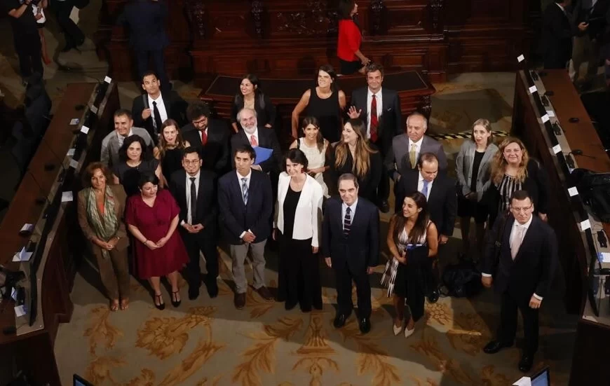 Comisión Experta da luz verde al anteproyecto de la nueva Constitución