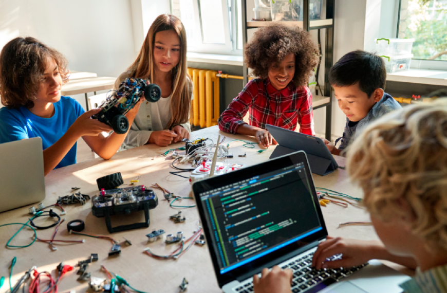 Aulas Impulsa 4.0: Transformando la Educación con Tecnología